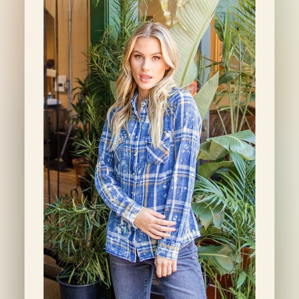 Lovestitch perfectly distressed navy & orange Button Down flannel; Size Medium